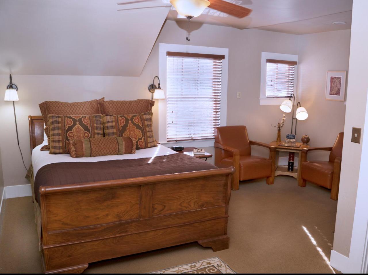 Lara House Bed And Breakfast Бенд Екстериор снимка